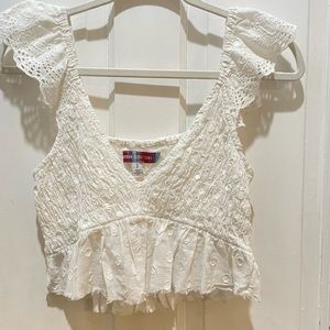 urban outfitters white crop top🤍